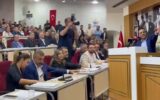 Çiğli Belediye Meclisi protestolarla başladı! Çiğli Belediye Meclisi protestolarla başladı!