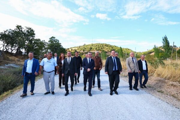 Dutlulu, Demirci’de 12 mahalleyi bağlayan yolu inc...