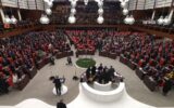 Erdoğan kürsüye gelince YENİ Partililer salonu ter...